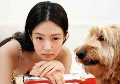 Jennie de BLACKPINK presenta sesión fotográfica festiva de fin de año con adorables perros 