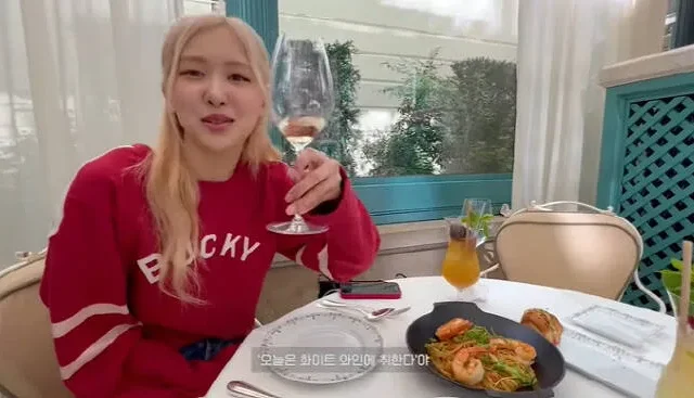 Le Rosé de BLACKPINK à Paris : ivre de vin blanc, 2 ans de moins à cause du rire