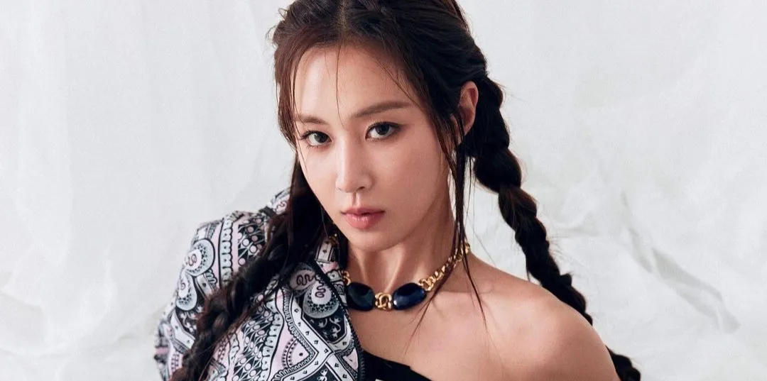 SNSD Yuri hace que los SONE se queden sin aliento con 'R-Rated'; Fotos de Instagram: "Ella es una reina tan tranquila"