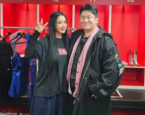 Bang Si-hyuk enviou um caminhão de café para o show de Uhm Jung-hwa, mostrando sua amizade especial