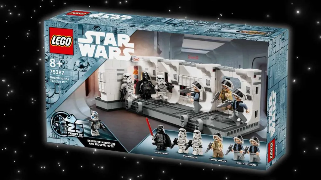 Das LEGO Star Wars Boarding the Tantive IV vor einem Galaxienhintergrund.