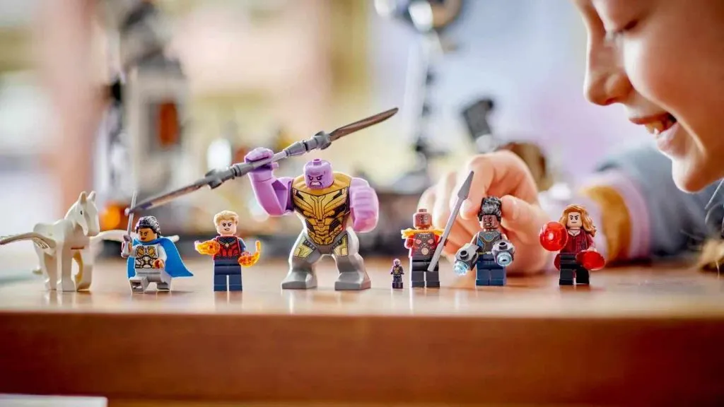 Las minifiguras incluidas con el set LEGO Marvel Endgame Final Battle.