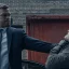 Alan Ritchson은 Reacher가 “아빠 TV”라는 주장을 반박합니다.