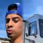 奧斯汀·麥克布魯姆 (Austin McBroom) 搬進了最近離婚的妻子房子外面的房車