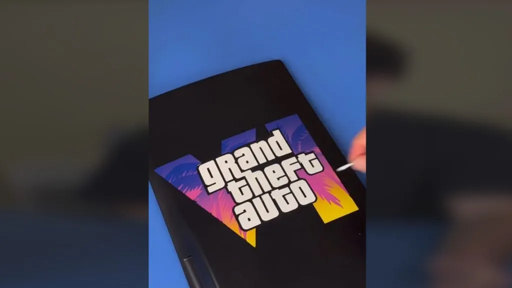 Placa frontal de PS5 con arte de GTA 6