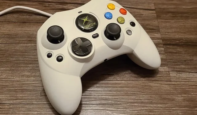 Hyperkin redessine la manette Xbox OG avec des joysticks à effet Hall