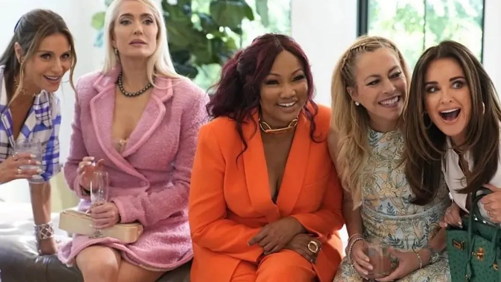 Les camarades de RHOBH Dorit Kemsley, Erika Jayne, Garcelle Beauvais, Sutton Stracke et Kyle Richards.