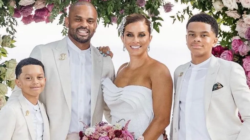 Robyn e Juan Dixon com seus dois filhos.