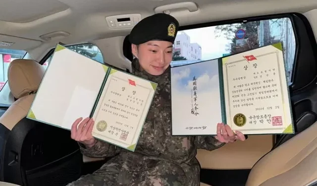 Kang Seung-yoon do WINNER recebe elogios militares após promoção antecipada