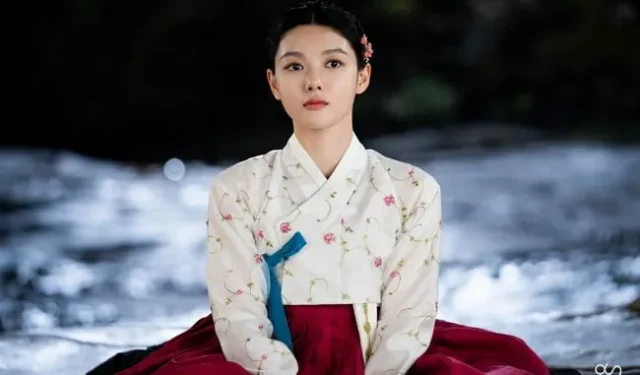 „Mein Dämon“ Kim Yoo-jung, wunderschöne Hanbok-Figur, die an ein orientalisches Gemälde erinnert