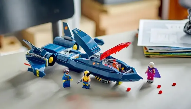 Le LEGO Marvel X-Men X-Jet exposé