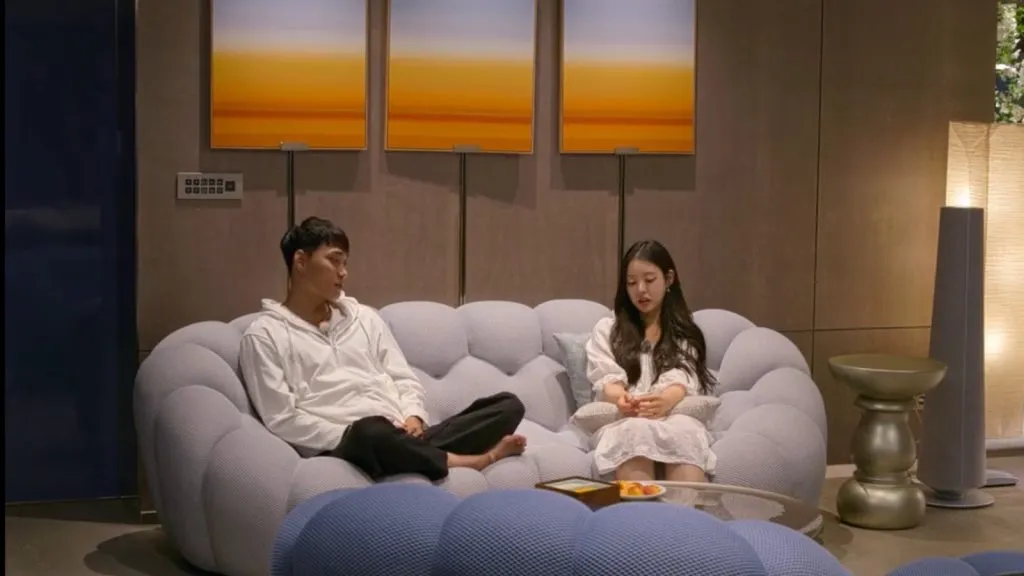 Min-kyu y Si-eun en la temporada 3 de Single's Inferno en Paradise.