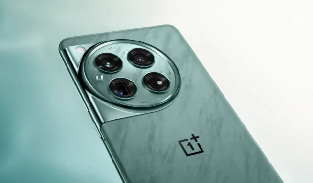 Cliente OnePlus 12 choca usuários após ser “cobrado” em quase US$ 10 mil