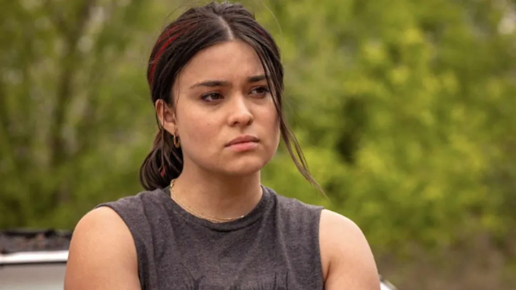 Devery Jacobs nel ruolo di Elora Danan in Reserve Dogs