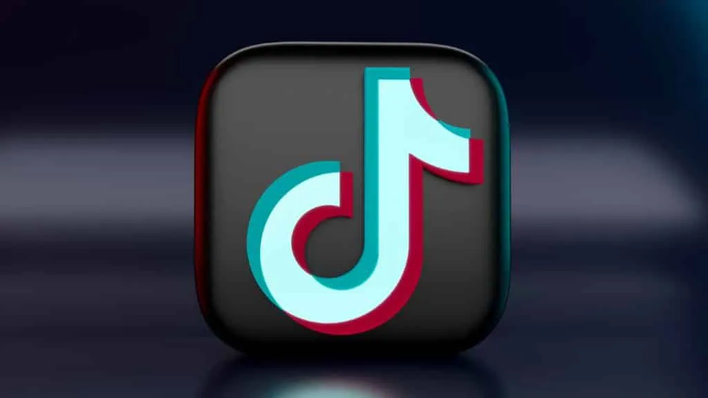 Logo TikTok na ciemnym tle