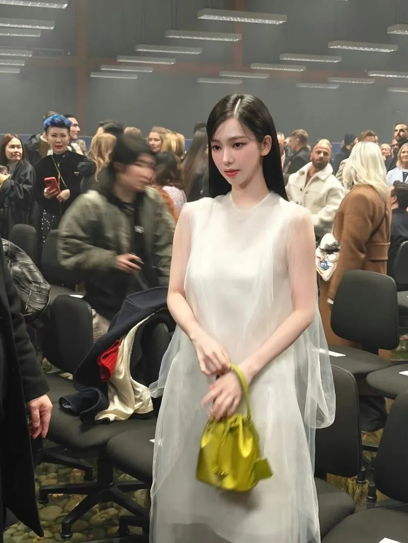 Les visuels de aespa Karina se démarquent au défilé de mode de Milan, KNetz React