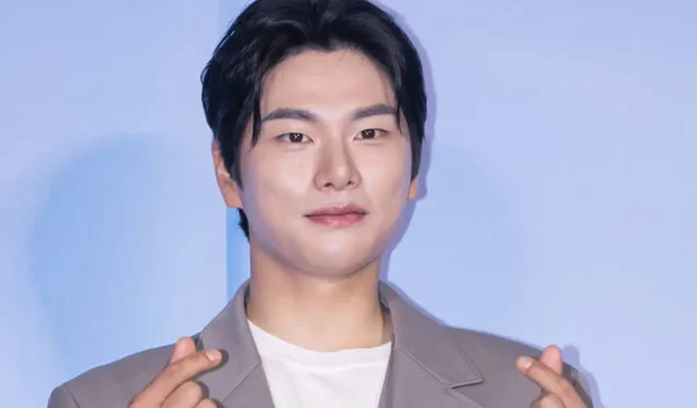 Lee Yi-kyung ringrazia i netizen per averlo scelto come celebrità numero 1 con cui esprimere i desideri per il 2024