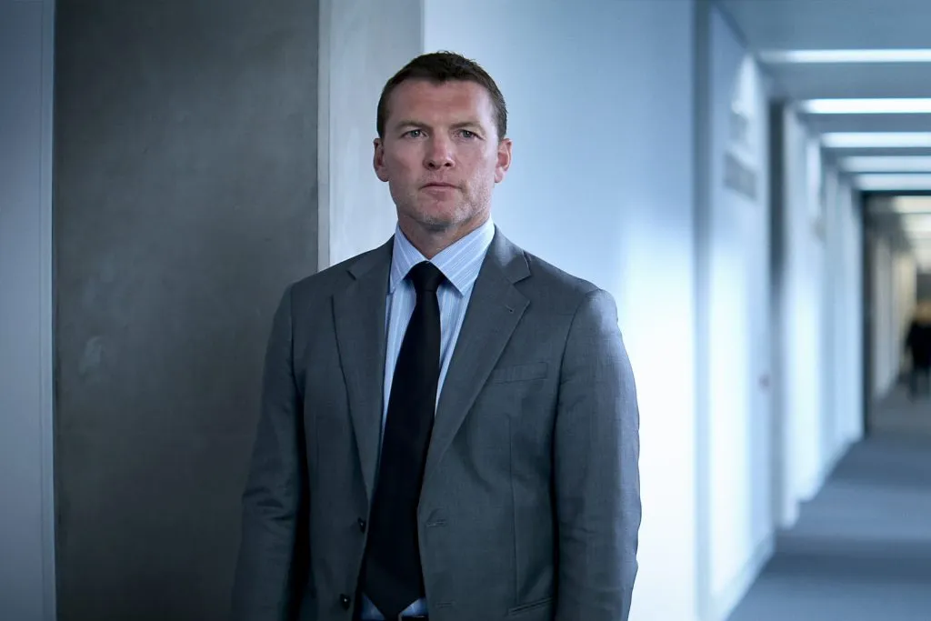 Sam Worthington en Ascensor