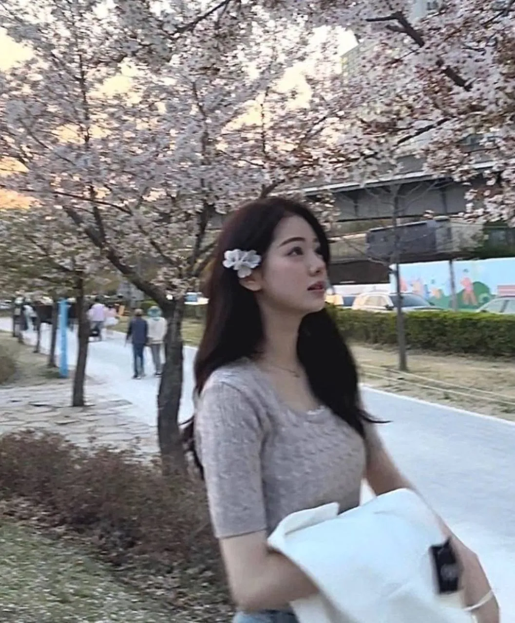 Se rumorea que la aprendiz de SM recibe elogios por sus imágenes: "Se parece a Song Hye Kyo..."