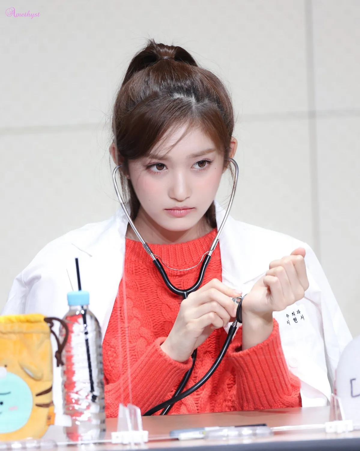 CE membre d'IVE est presque devenu médecin si elle ne faisait pas ses débuts en tant qu'idole de la K-pop : qui est-elle ?