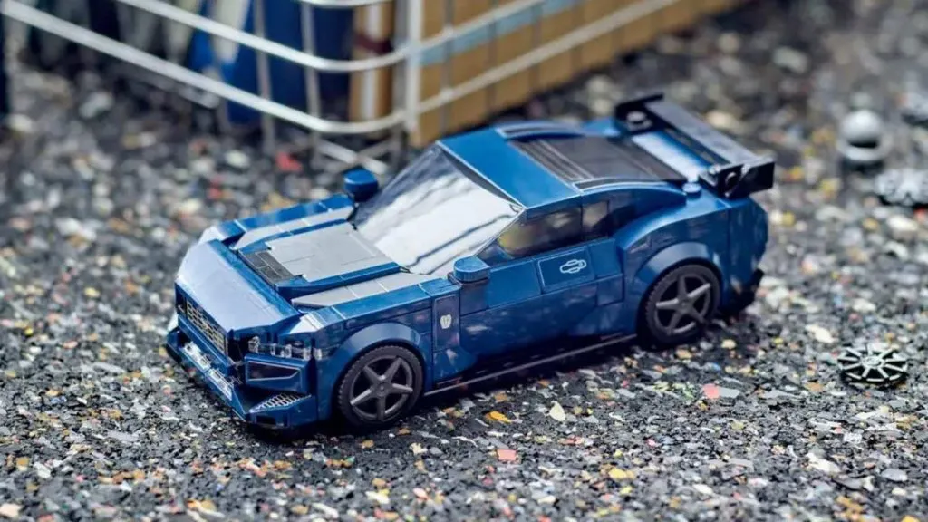 Der LEGO Speed ​​Champions Ford Mustang Dark Horse wird ausgestellt