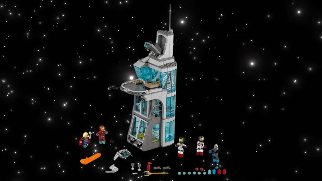 El ataque LEGO Marvel a la Torre de los Vengadores sobre un fondo de galaxia