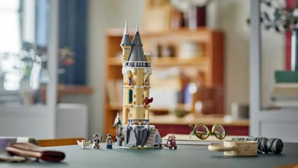 La volière du château de Poudlard LEGO Harry Potter exposée