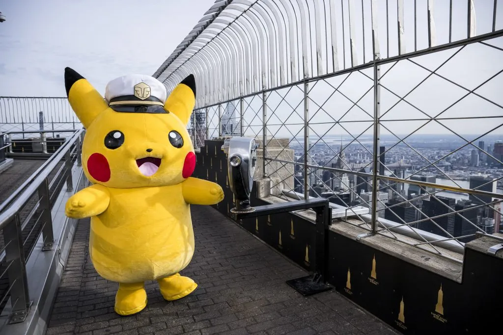 Capitaine Pikachu sur l'Empire State Building.