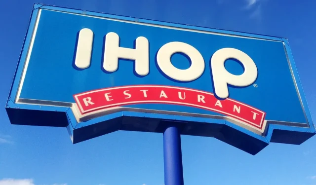 Il cliente IHOP afferma che il server “razzista” si è rifiutato di aspettarli