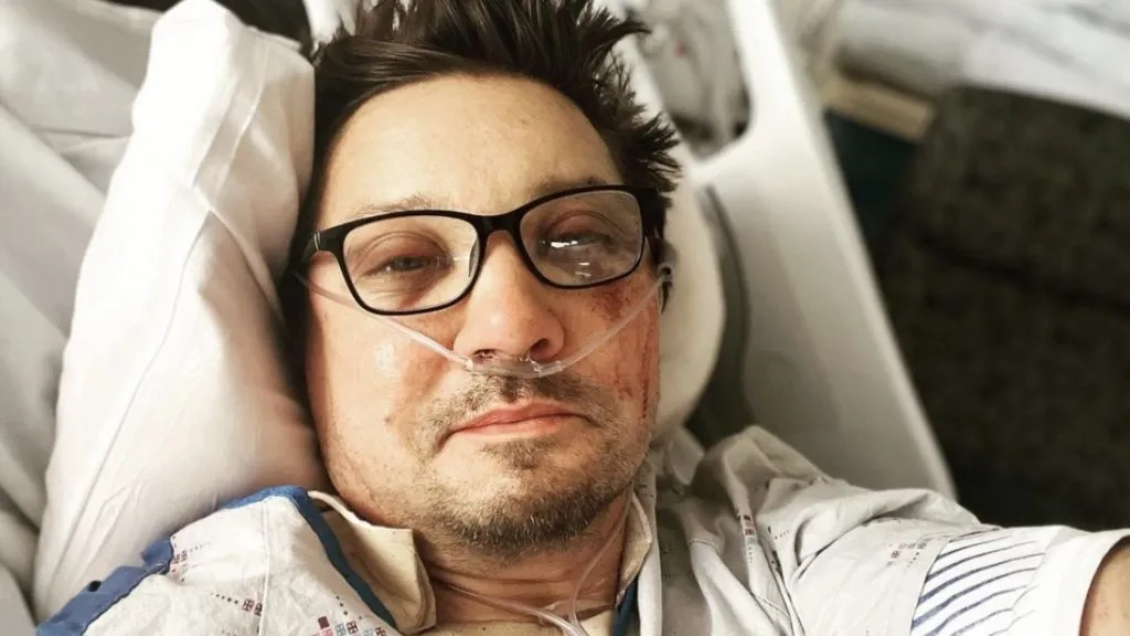 A estrela dos Vingadores, Jeremy Renner, no hospital.