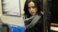 Krysten Ritter neckt die Rückkehr von Jessica Jones, während die Dreharbeiten zu Daredevil: Born Again anlaufen