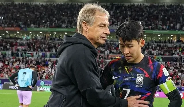 Der Trainer der koreanischen Fußballnationalmannschaft Klinsmann wiederholt den Trick, vor seiner Entlassung einen Rücktritt anzudeuten