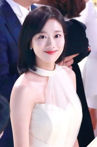 이나은