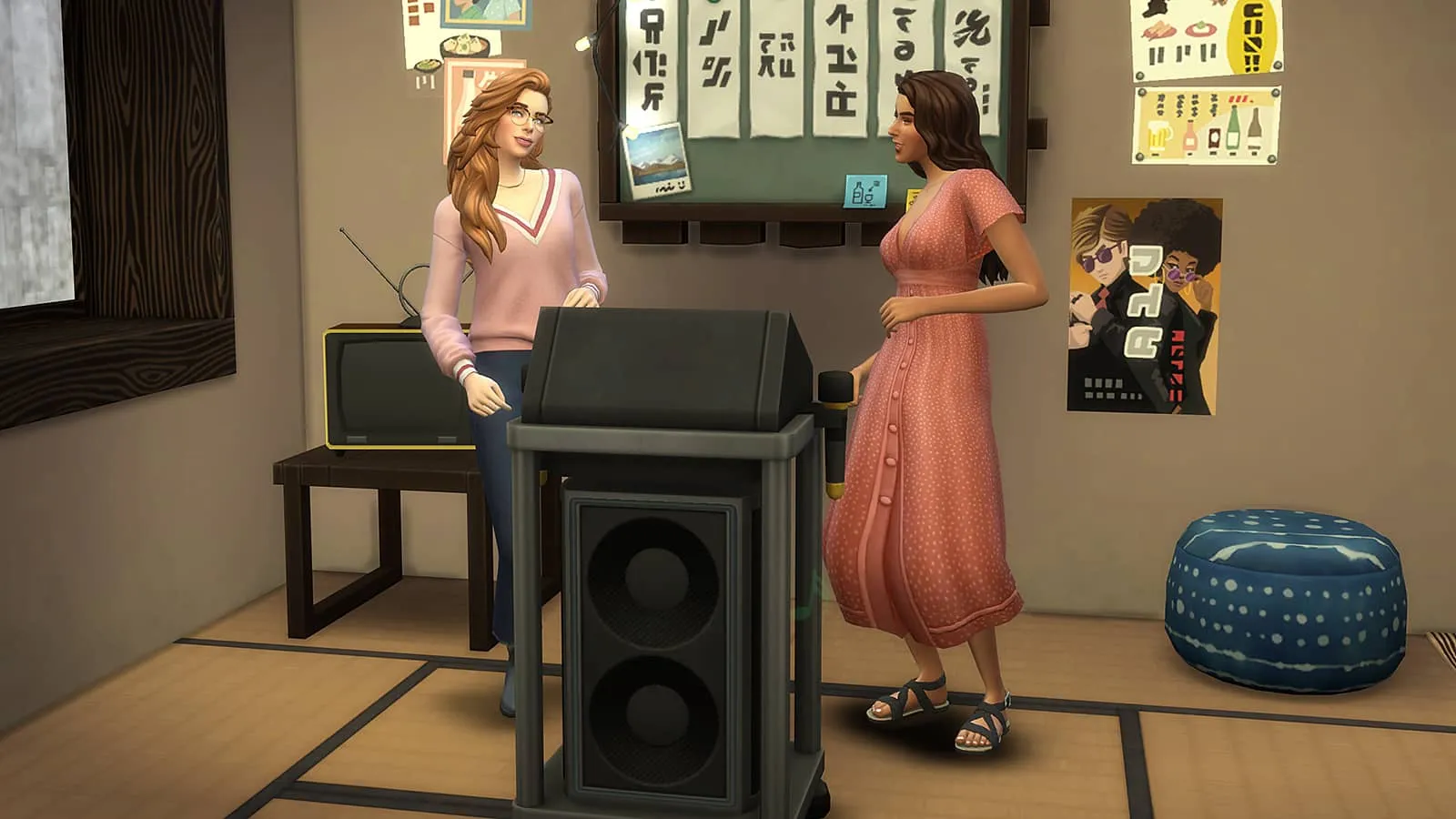 Due Sims che usano il karaoke