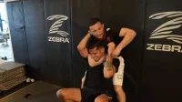 Sneako dominado por otro luchador de UFC cuando Merab Dvalishvili lo abofetea