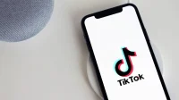 So teilen Sie TikTok-Videos direkt auf Facebook und Instagram