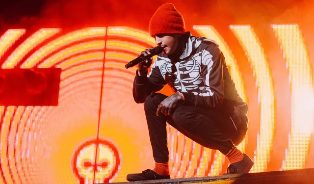 Los fanáticos de Twenty One Pilots están convencidos de que el regreso es inminente después de que aparece la burocracia en los álbumes