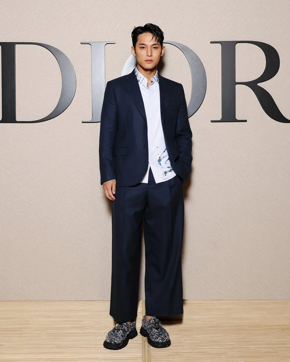 La interacción de BLACKPINK Jisoo y SEVENTEEN Mingyu en el show de Dior causa revuelo en línea: ¡compruébalo aquí!