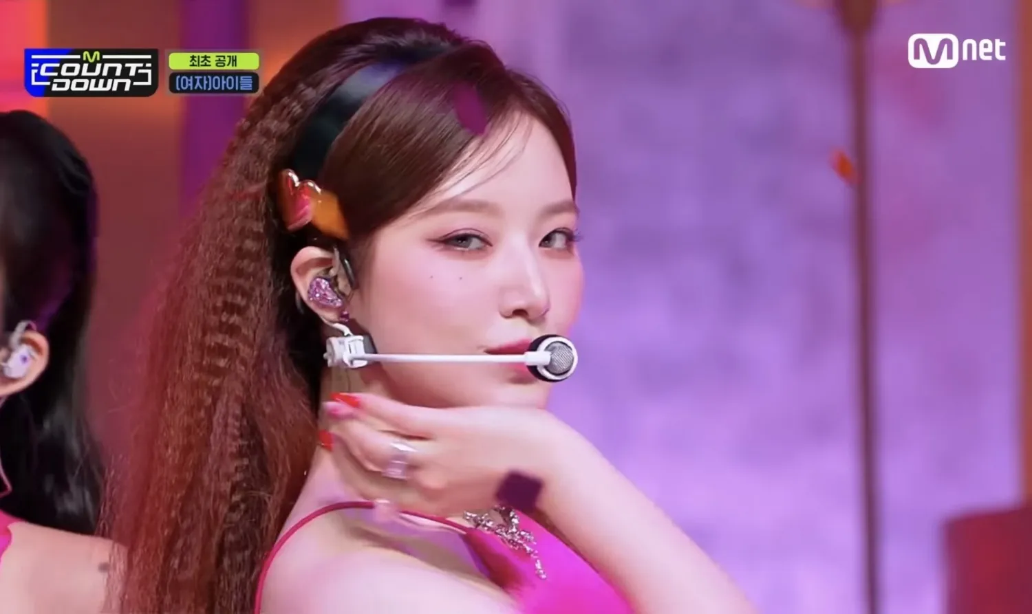 (G)I-DLE Shuhua inicia discussão sobre sua expressão facial: 'Espero que ela pare...'