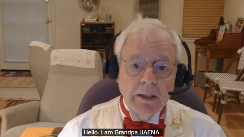 'Abuelo UAENA' reacciona cuando IU lo invita a su concierto