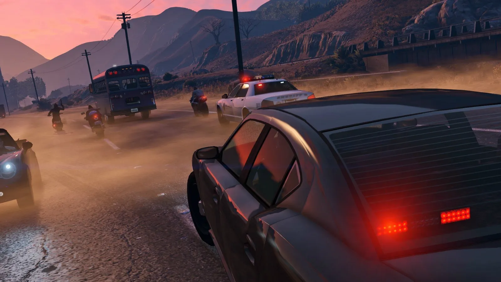 Uma imagem de uma perseguição de carro policial no RPG online de GTA 5