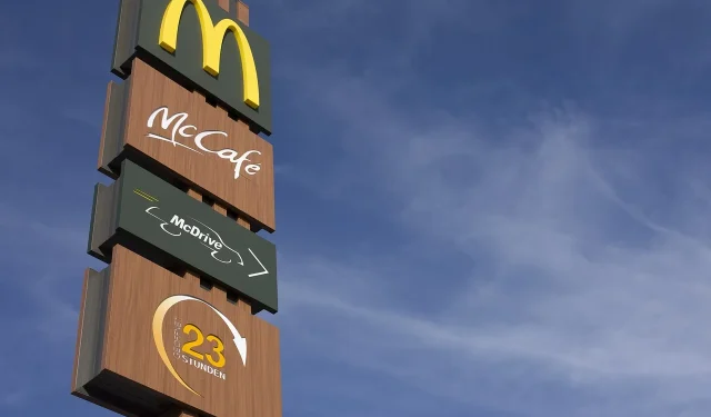 À quelle heure McDonalds sert-il le déjeuner ?