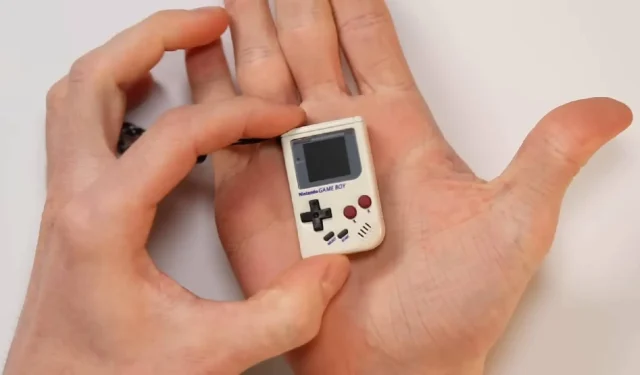 YouTuber maravilhado com o Game Boy extremamente pequeno que realmente funciona