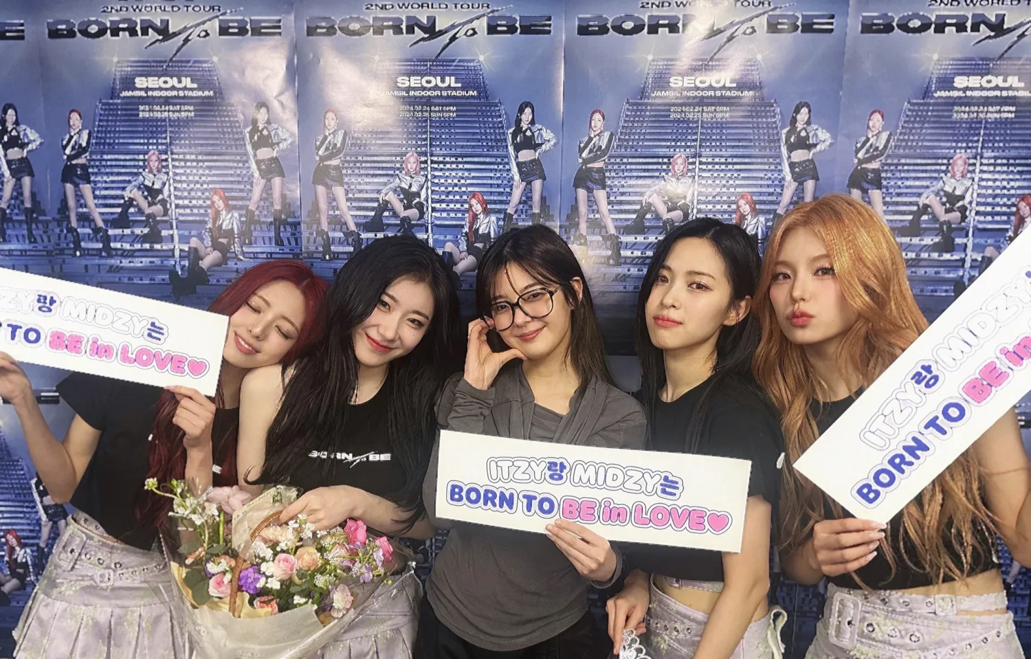 'MY OT5': ITZY Lia tem MIDZYs emocionais ao apoiar o show 'BORN TO BE' em Seul do grupo de apoio