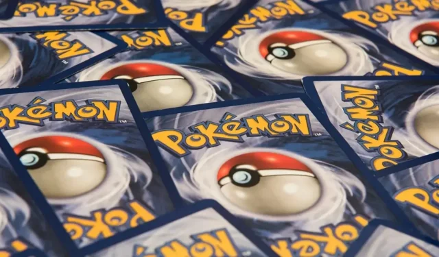 Pokemon TCG Pocket 透過新卡片背修復了幾十年前的 Poke Ball 錯誤