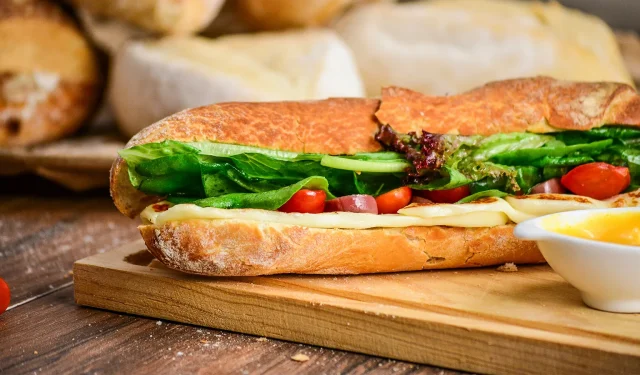 La metropolitana addebita alla donna più di $ 1K per il panino e si rifiuta di rimborsarla