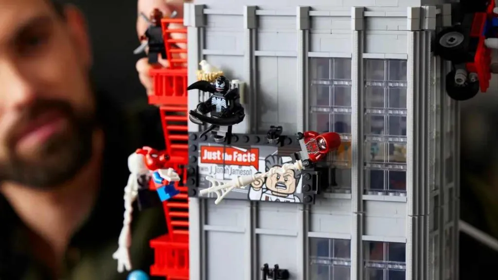 El exterior del LEGO Marvel Spider-Man Daily Bugle