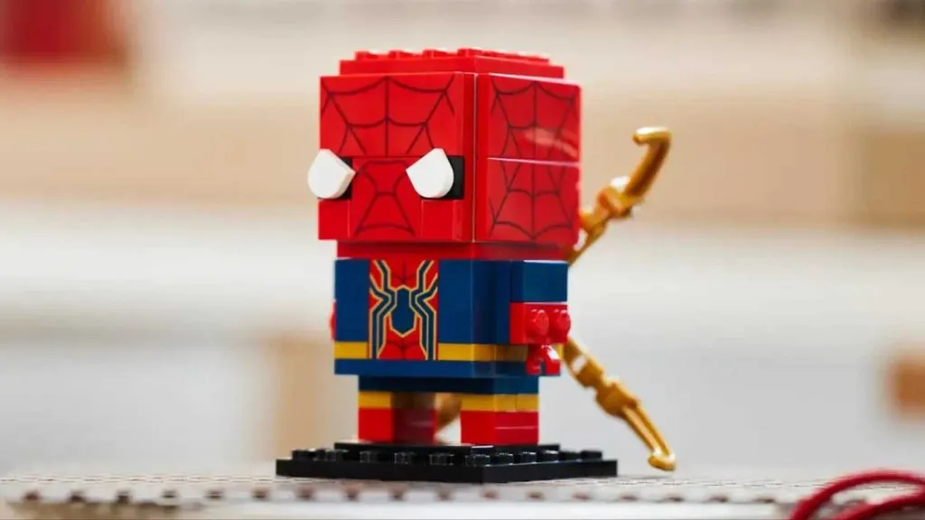 LEGO BrickHeadz Iron Spider-Man ausgestellt.