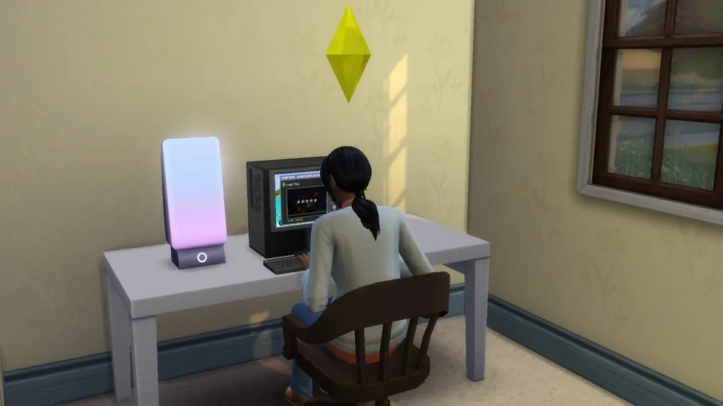 Ein Screenshot, der einen Sim zeigt, der in Die Sims 4 einen Computer verwendet.