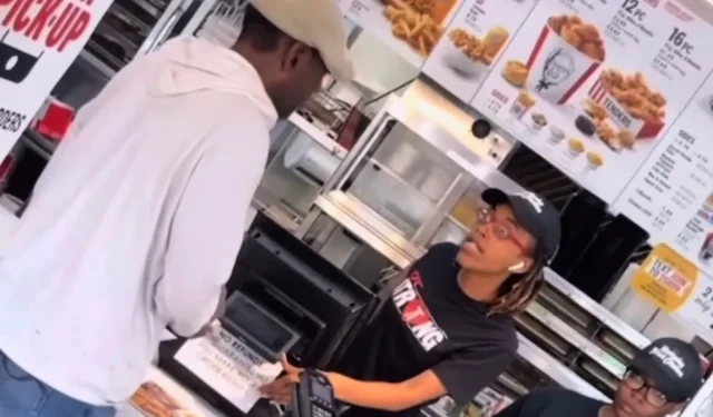 Il lavoratore KFC si oppone al cliente dopo aver richiesto il rimborso